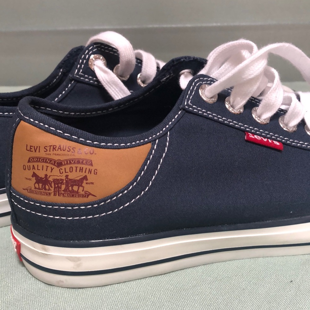 Levi’s - Picture 4 of 7